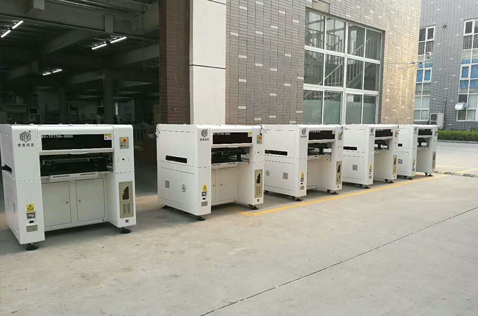 重慶客戶SMT設(shè)備專車送貨，貨到上門安裝調(diào)試