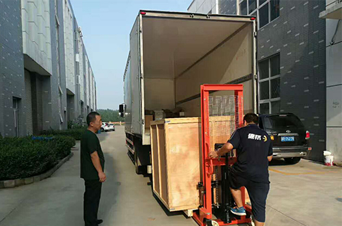 徐州客戶SMT設備專車送貨，貨到上門安裝調(diào)試