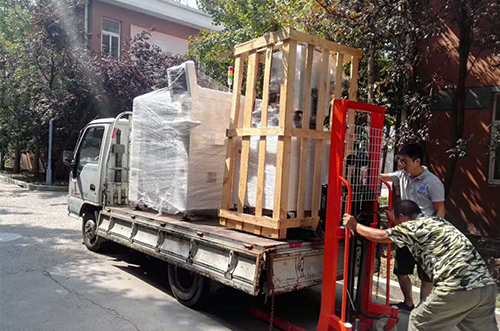 常熟客戶SMT設(shè)備專車送貨，貨到上門安裝調(diào)試