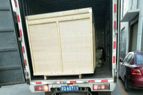 重慶客戶SMT設(shè)備專車(chē)送貨，貨到上門(mén)安裝調(diào)試