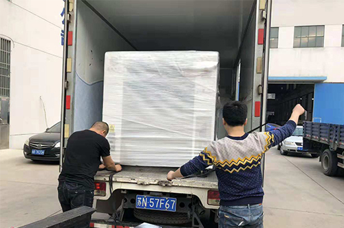 蘇州客戶SMT設備專車送貨，貨到上門安裝調試