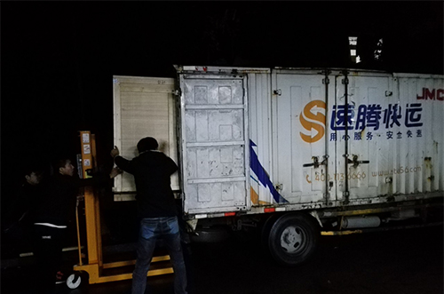 湛江客戶SMT設備專車送貨，貨到上門安裝調試